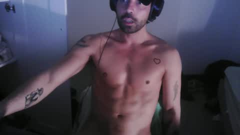 Snapshot of leo1991lol chatting on February 11, 3:51 pm leo1991lol online show from February 11, 3:51 pm