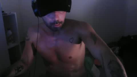 Snapshot of leo1991lol chatting on December 6, 5:31 am leo1991lol online show from December 6, 5:31 am