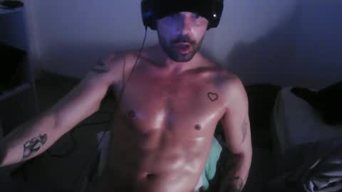 Snapshot of leo1991lol chatting on January 7, 1:39 am leo1991lol online show from January 7, 1:39 am