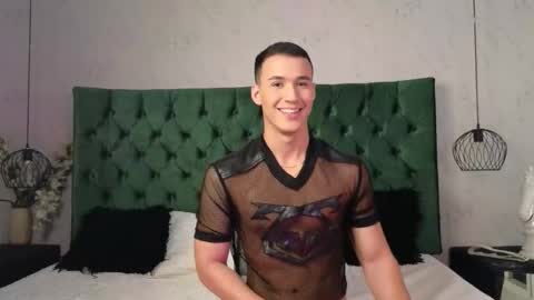 Snapshot of leo_delvey chatting on October 2, 10:19 am leo online show from October 2, 10:19 am