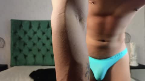 Snapshot of leo_delvey chatting on January 9, 4:30 am leo online show from January 9, 4:30 am