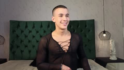 Snapshot of leo_delvey chatting on December 8, 1:13 am leo online show from December 8, 1:13 am