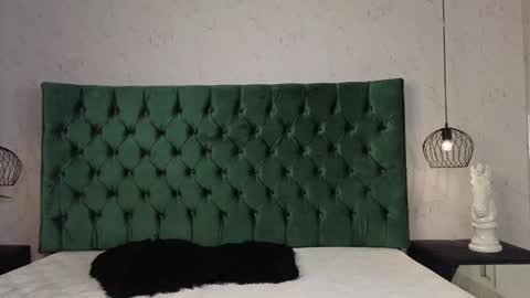 Snapshot of leo_delvey chatting on December 21, 2:09 am leo online show from December 21, 2:09 am