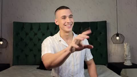 Snapshot of leo_delvey chatting on January 11, 3:34 am leo online show from January 11, 3:34 am