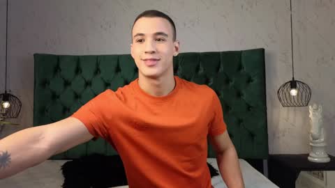 Snapshot of leo_delvey chatting on December 29, 2:49 am leo online show from December 29, 2:49 am