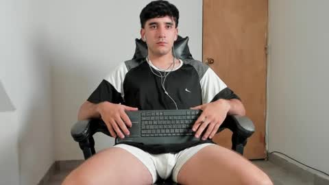 Leo Jones online show from May 26, 11:12 pm