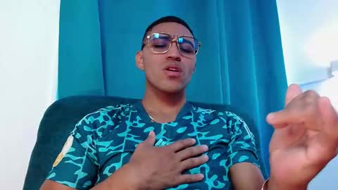 Leon online show from December 18, 6:37 pm