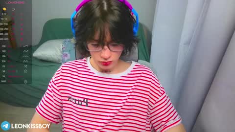 leonkissboy online show from April 2, 2:58 pm