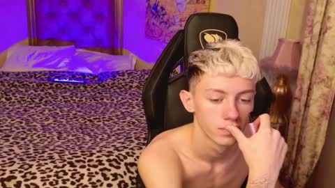 leonlure online show from November 25, 3:58 pm