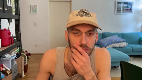 Leon online show from March 4, 11:50 am