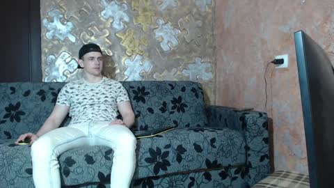 leoroman online show from December 24, 10:01 am