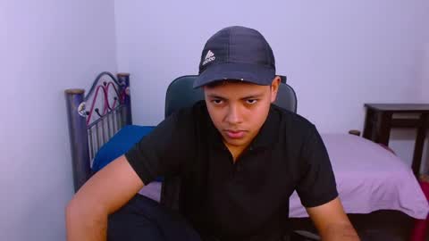 Snapshot of levii_7 chatting on October 2, 11:31 pm      0600AM-1200PM - online show from October 2, 11:31 pm