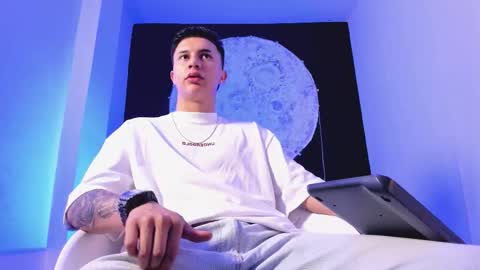 Liam Smith online show from October 26, 1:13 pm