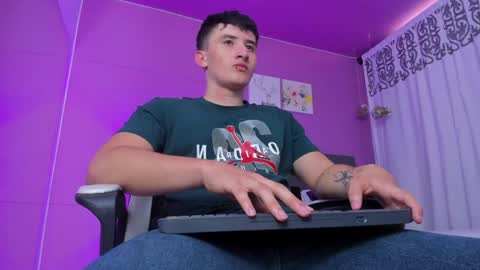 liam_conorr online show from December 29, 1:49 pm