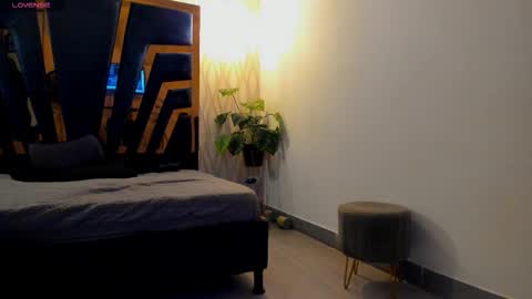 LIAM KLEIN online show from December 15, 11:18 am