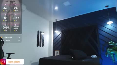 LIAM KLEIN online show from March 9, 3:17 pm