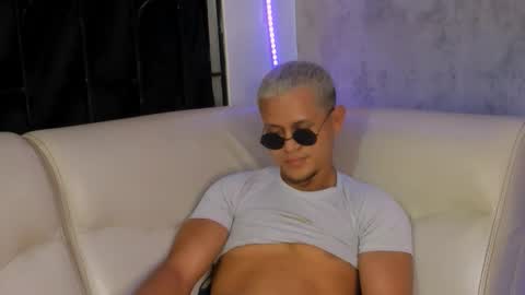 liam_knight online show from November 25, 5:09 am