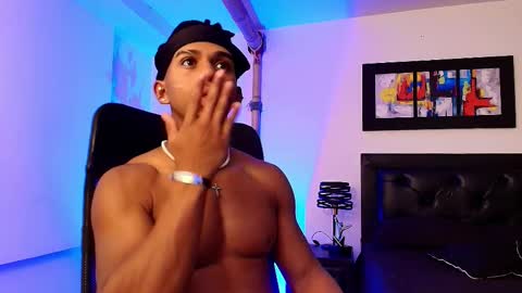 Snapshot of liam_morocho chatting on October 17, 5:44 am LIAM online show from October 17, 5:44 am