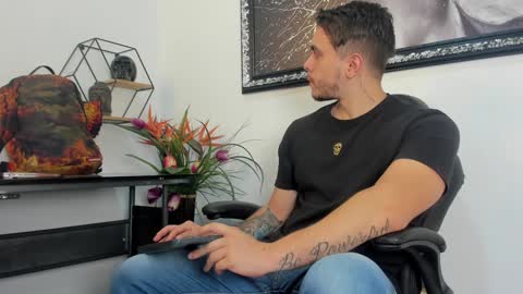 Snapshot of liam_walk chatting on January 29, 12:02 pm Liam online show from January 29, 12:02 pm