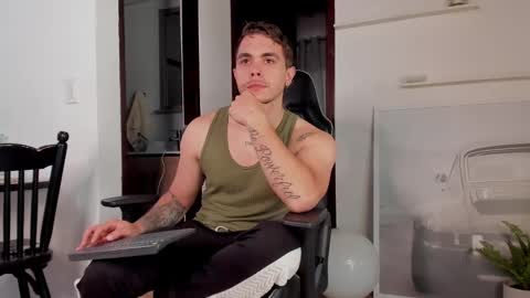 Snapshot of liam_walk chatting on February 11, 8:10 pm Liam online show from February 11, 8:10 pm