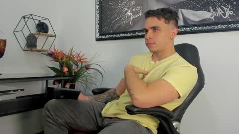 Snapshot of liam_walk chatting on January 13, 2:11 pm Liam online show from January 13, 2:11 pm