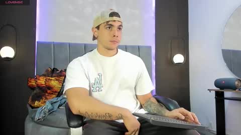 Snapshot of liam_walk chatting on October 28, 11:07 pm Liam online show from October 28, 11:07 pm