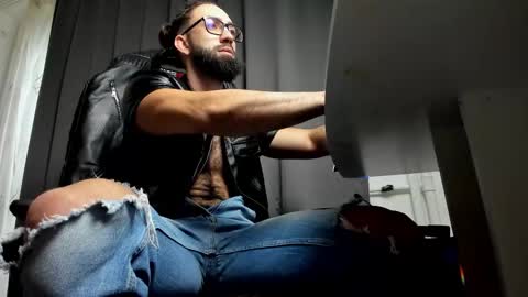 Liam online show from January 19, 8:05 am