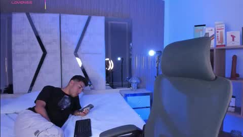 LiamDeep online show from January 9, 10:15 pm