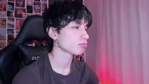 Snapshot of liamelf chatting on February 13, 5:05 am Liam online show from February 13, 5:05 am