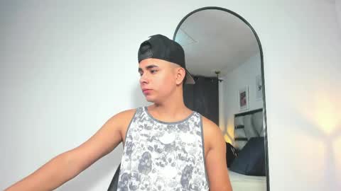 lianfox_ online show from May 25, 12:33 pm