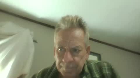 Snapshot of lickmysnowballs chatting on December 27, 3:27 pm lickmysnowballs online show from December 27, 3:27 pm