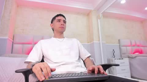 L I I A M online show from February 22, 4:40 am