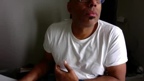 Snapshot of little_buddha chatting on December 20, 10:49 am Pure Black Power online show from December 20, 10:49 am