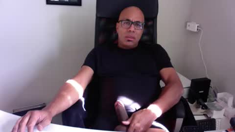 Snapshot of little_buddha chatting on October 31, 11:35 am Pure Black Power online show from October 31, 11:35 am