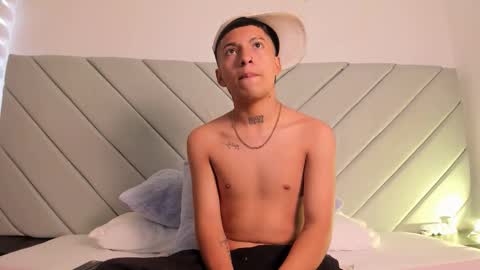 little_kris1 online show from October 14, 12:45 pm