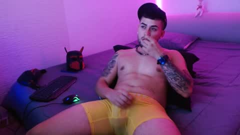 lliamm 2 online show from January 28, 5:00 am