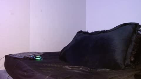 lliamm 2 online show from September 28, 6:44 am