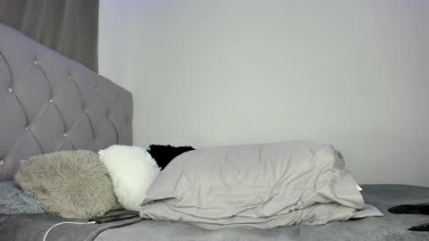 lm_adrii online show from January 1, 7:43 pm