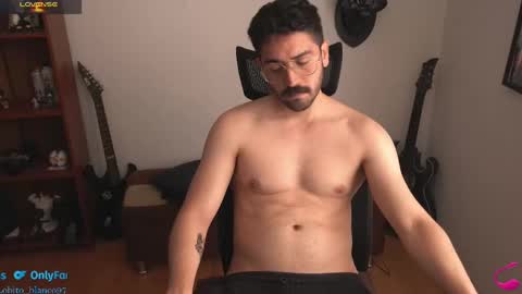 Lobito blanco Thefckingwolf main account online show from October 3, 4:12 pm