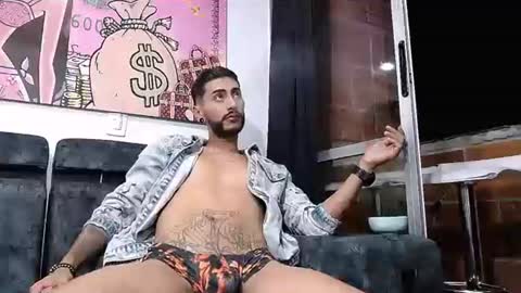 lobocruzlatino online show from February 4, 8:24 am