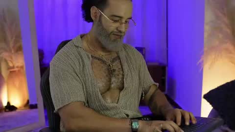 logan_cardenas1 online show from June 9, 11:17 pm