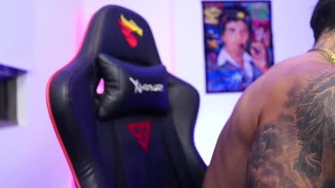 logan_hugh8 online show from November 23, 2:22 am