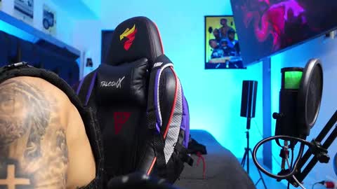 logan_hugh8 online show from February 21, 12:00 am