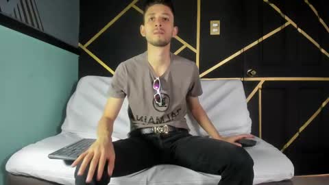 Snapshot of logan_rogers chatting on October 3, 1:38 pm Logan Rogers online show from October 3, 1:38 pm