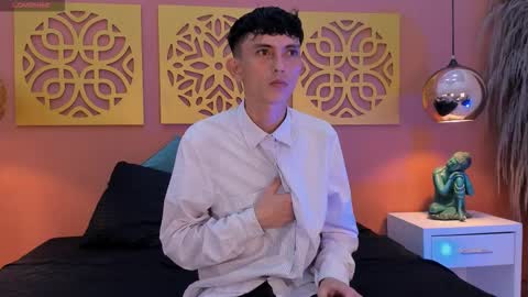 Snapshot of logan_stonee_ chatting on October 19, 3:11 am Logan  online show from October 19, 3:11 am