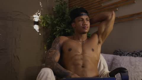 logan_varela online show from January 16, 8:33 pm