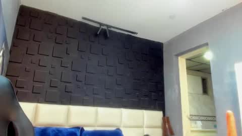 logan_varela online show from December 18, 10:30 am