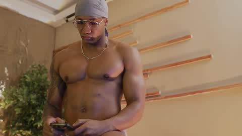 logan_varela online show from November 12, 5:29 pm