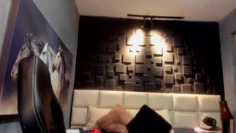 logan_varela online show from December 5, 7:40 pm