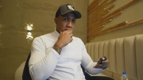 logan_varela online show from April 27, 12:46 pm